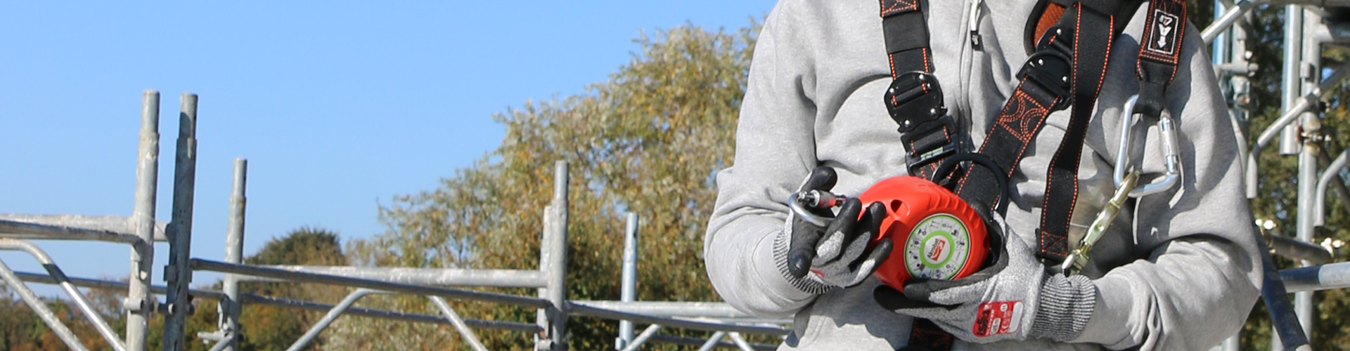Retractable fall arrestors